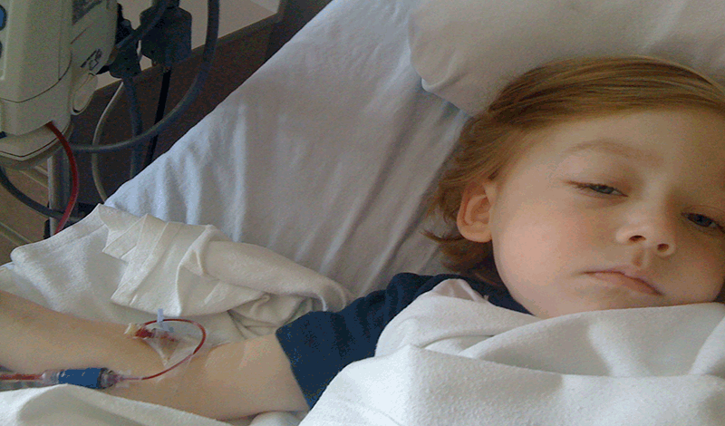 عدنان(1) پنج&zwnj;ساله&nbsp;بیماری آنمی دارد و در بیمارستان بستری می باشد.