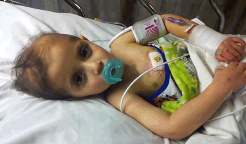 محمدرضا دو ساله به دلیل تشنج بستری شده است.