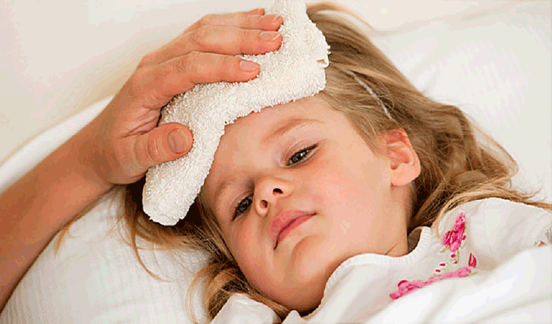 اسرا چهارساله به دلیل تب بستری شده است.