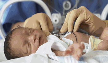 نوزاد تازه&zwnj;متولد به دلیل مشکل قلبی بستری شده است.