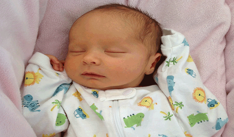 محمد تازه&zwnj;متولد به دلیل زردی بستری شده است.