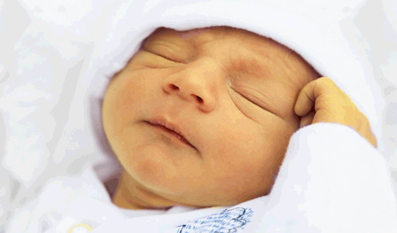 امیرمحمد تازه&zwnj;متولد به دلیل زردی بستری شده است.