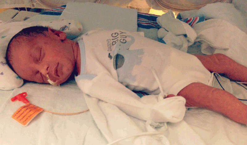 حسین تازه متولد به دلیل سیانوز بستری شده است.