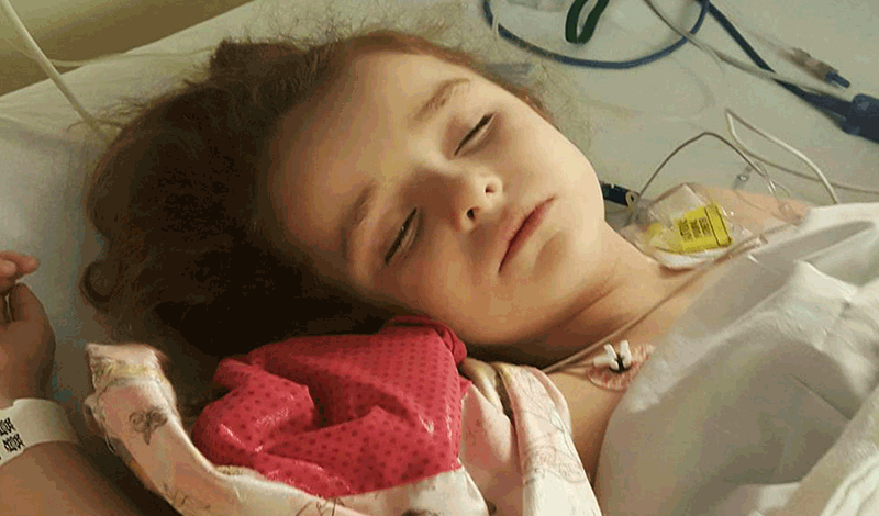 نیکا پنج&zwnj;ساله به دلیل درد پهلو بستری شده است.