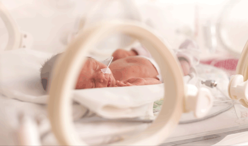 نوزاد تازه&zwnj;متولد به دلیل نارسایی قلبی بستری شده است.