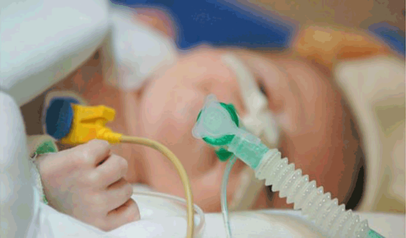 نوزاد تازه&zwnj;متولد به دلیل&nbsp;مشکلات تنفسی بستری شده است.