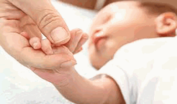 نازنین&zwnj;زهرا&nbsp;سه&zwnj;ماهه به دلیل&nbsp;اسهال و استفراغ بستری شده است.