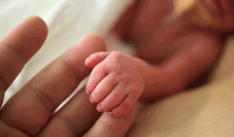 نوزاد تازه&zwnj;متولد به دلیل&nbsp;آمبولی مغزی بستری شده است.