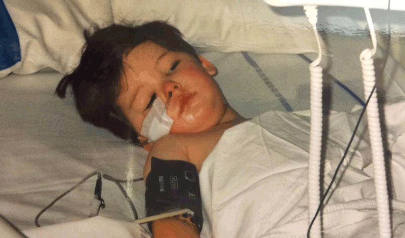 محمدامین&nbsp;چهارساله به دلیل&nbsp;تهوع بستری شده است.