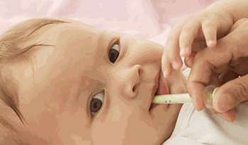 کیان&nbsp;دوساله به دلیل&nbsp;تب بستری شده است.