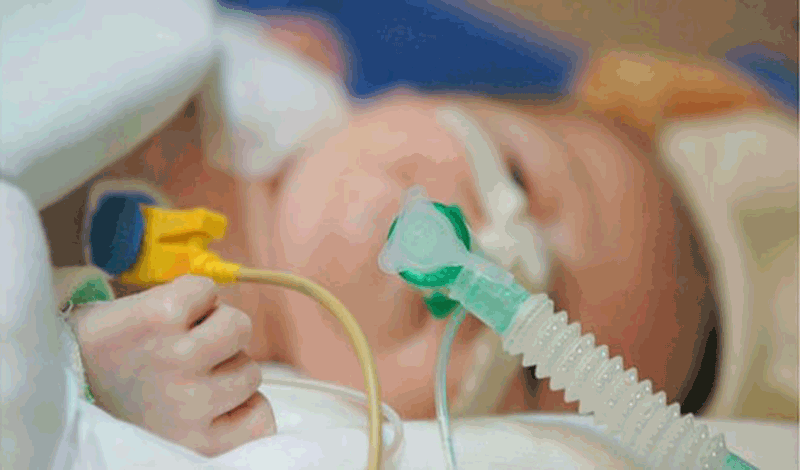 نوزاد&nbsp;تازه&zwnj;متولد به دلیل&nbsp;دیسترس تنفسی&nbsp;بستری شده است.