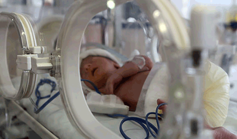 نوزاد تازه&zwnj;متولد قل1 به دلیل&nbsp;دیسترس&nbsp;تنفسی&nbsp;بستری شده است.