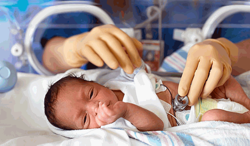 نوزاد تازه&zwnj;متولد به دلیل&nbsp;دیسترس تنفسی بستری شده است.