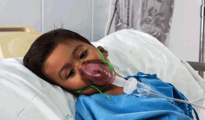 علی اصغر&nbsp;پنج&zwnj;ساله به دلیل&nbsp;آسم شدید بستری شده است.