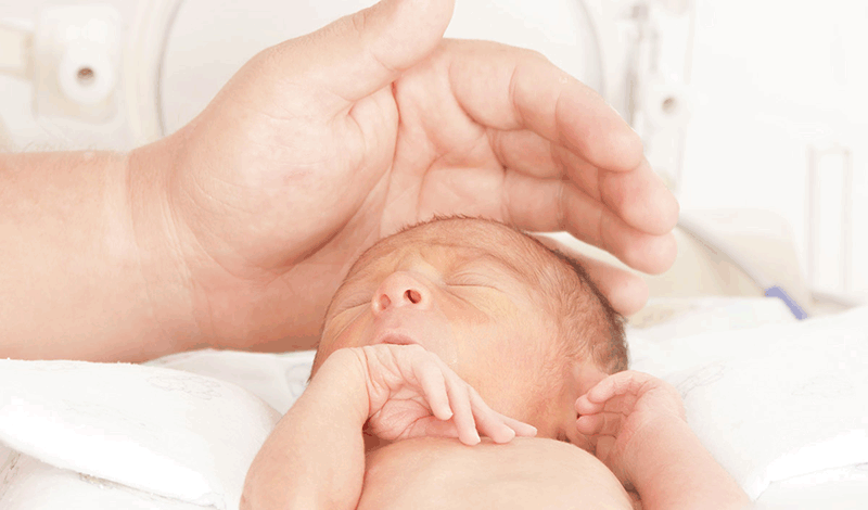نوزاد تازه متولد&nbsp;به دلیل آسپیراسیون بستری شده است.