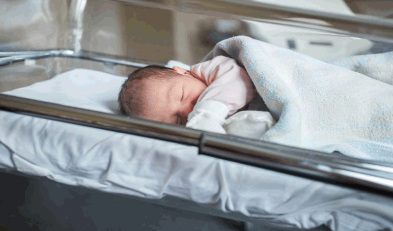 نوزاد تازه&zwnj;متولد به دلیل مشکل ریوی بستری شده است.