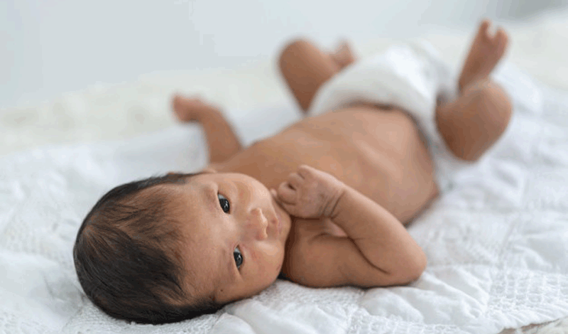نوزاد تازه&zwnj;متولد به دلیل دیسترس تنفسی بستری شده است.
&nbsp;