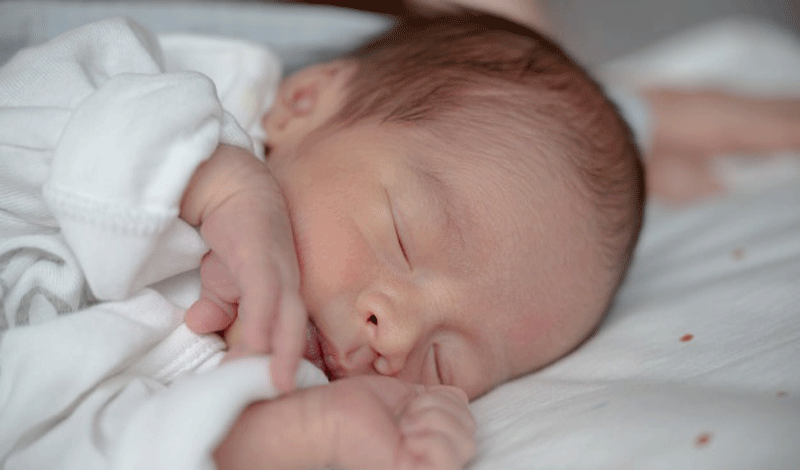 نوزاد تازه متولد به دلیل&nbsp;نارس بودن بستری شده است.