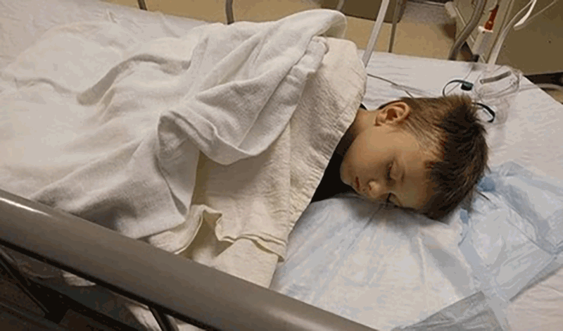 علی هفت ساله به دلیل بیماری لوپوس بستری شده است.