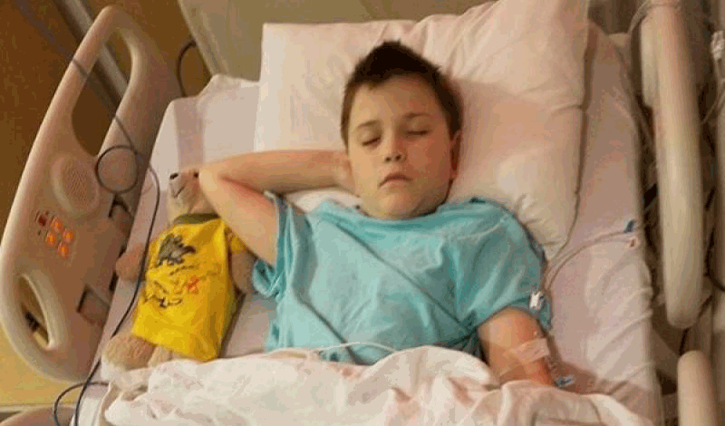 عطا&nbsp;شش&zwnj;ساله&nbsp;به دلیل&nbsp;ابتلا به کرونا بستری شده است.