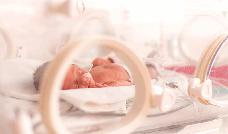 نوزاد تازه&zwnj;متولد&nbsp;به دلیل&nbsp;مشکل تنفسی بستری شده است.
&nbsp;