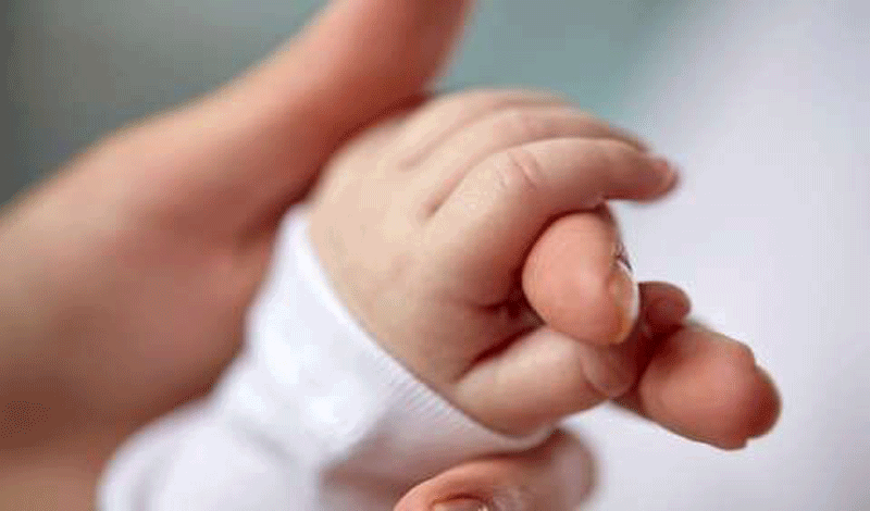 

محمدعلی(1)شش&zwnj;ماهه به دلیل&nbsp;تشنج بستری شده است.

