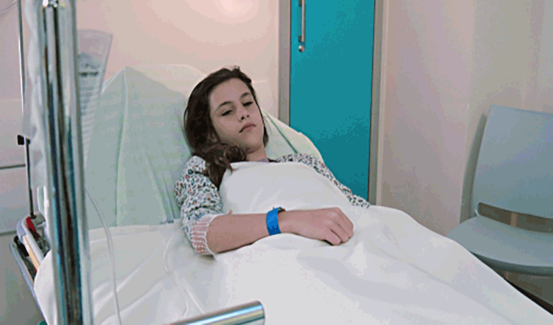 رقیه(3)چهارده&zwnj;ساله&nbsp;به دلیل&nbsp;تب و لرز بستری شده است.