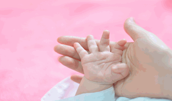 دنیا&nbsp;یک&zwnj;ساله&nbsp;به دلیل&nbsp;عفونت روده بستری شده است.