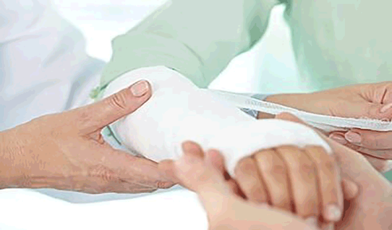 سیدکاظم پانزده&zwnj;ساله به دلیل شکستگی دست بستری شده است.