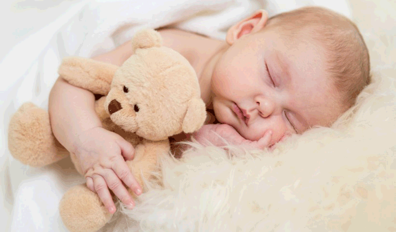 نوزاد تازه&zwnj;متولد&nbsp;به دلیل زردی بستری شده است.