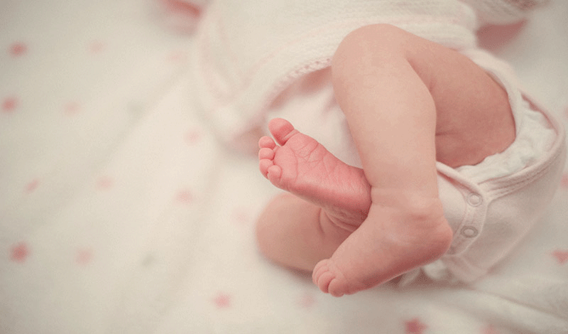 نوزاد تازه&zwnj;متولد&nbsp;به دلیل نارسایی ریوی بستری شده است.