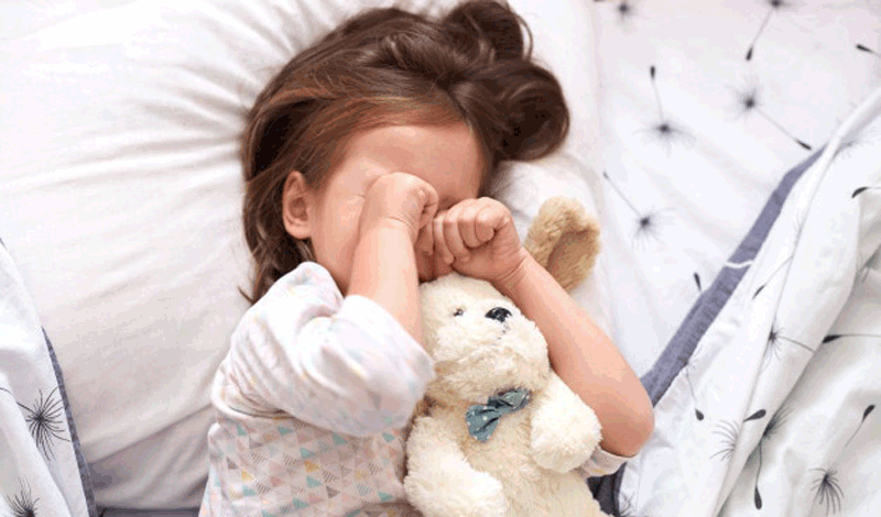 سلنا چهارساله به دلیل آنفلونزا بستری شده است.