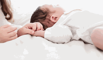 نوزاد تازه&zwnj;متولد به دلیل تنگی نفس بستری شده است.