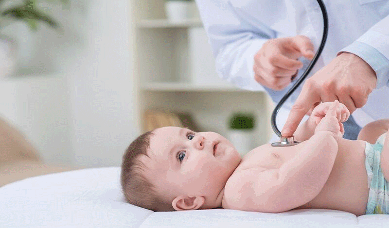 آرش شش&zwnj;ماهه به دلیل عفونت ریه بستری شده است.