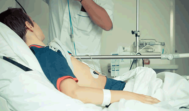 الیاس(1)شانزده&zwnj;ساله به دلیل مسمومیت بستری شده است.
