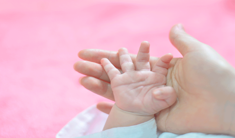 ملیسا شش&zwnj;ماهه به دلیل اسهال و استفراغ بسری شده است.