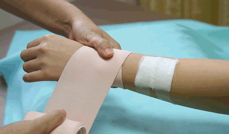 محمدعمر پانزده&zwnj;ساله به دلیل&nbsp;مشکل پوستی بستری شده است.