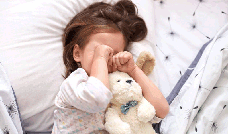 ثنا پنج&zwnj;ساله&nbsp;به دلیل شکستگی پا بستری شده است.