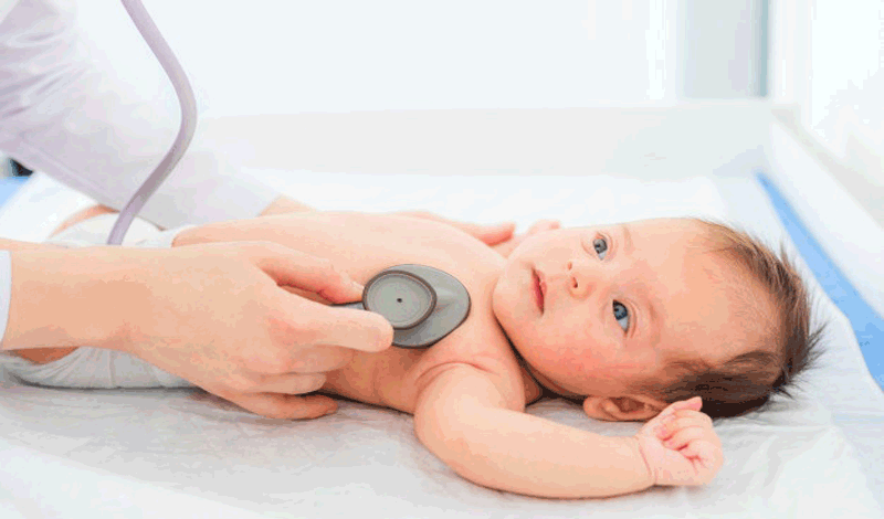 حمزه چهارماهه&nbsp;به دلیل&nbsp;برونشیت بستری شده است.