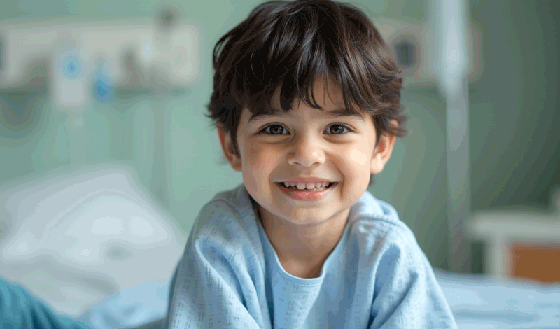 محمدمتین(1)شش&zwnj;ساله&nbsp;به دلیل عفونت ریه بستری شده است.
