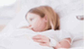 یسنا یازده&zwnj;ساله به دلیل درد شکم بستری شده است.